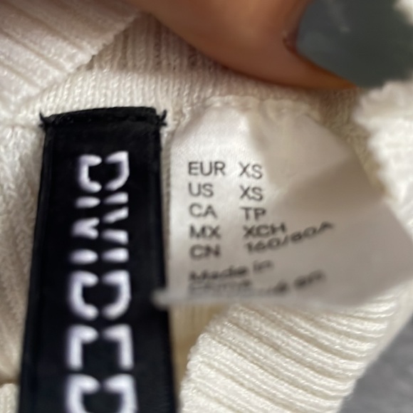 H &M White/Cream Knitted Cropped Mock Neck Sweater - Picture 3 of 4